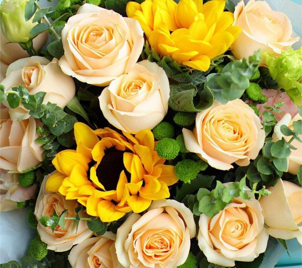 Ai thích hợp cho hoa hồng vàng? Ý nghĩa tượng trưng của hoa hồng vàng